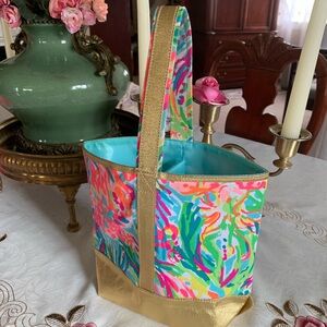 NWOT Lilly Pulitzer Colorful wine Tote with Gold Accents
